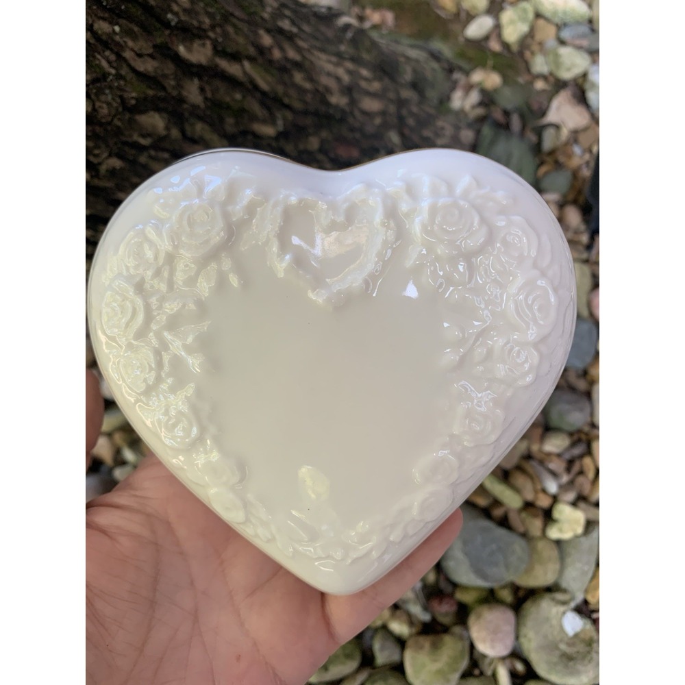 Vintage Papel Freelance Fineโ Bone China Heart Trinket dish 4 1/2" across